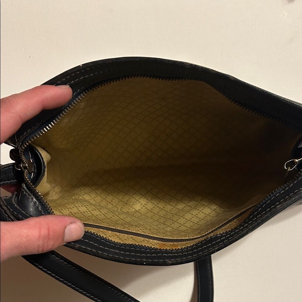 Gucci Signature Black and Cream Crossbody - Picture 5 of 5